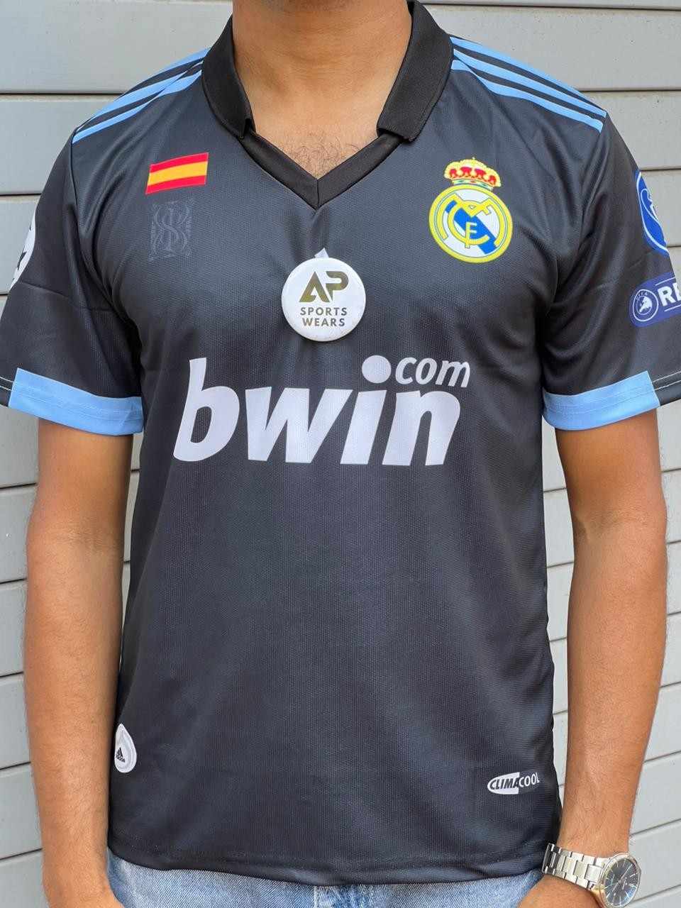 Kaka Real Madrid 2009-10 Away Kit, Collar & Half Sleeve