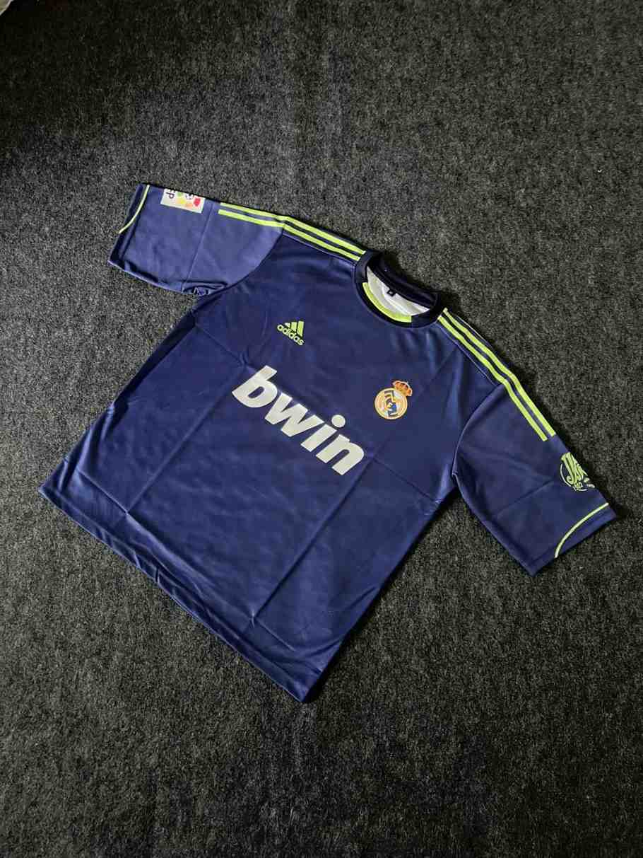Ozil Realmadrid 2012-13 Away Kit, Round Neck & Five Sleeve
