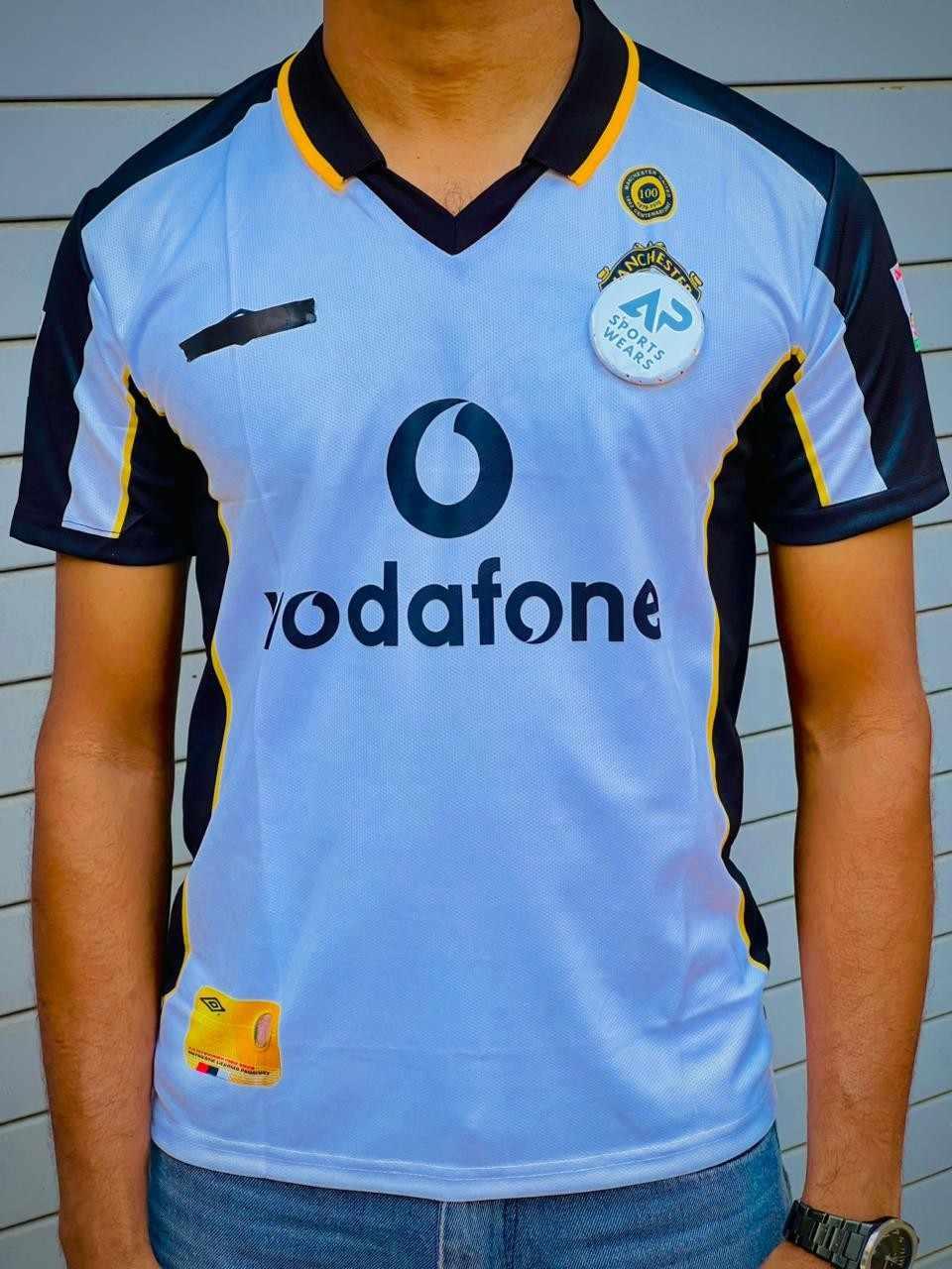 Beckham Manchester United Retro Kit 2001-02 Vodafone White, Coller & Half Sleeve